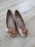 BOXX Leder Keil Pumps beige Gr 39 mit Blumendeko Hessen - Geisenheim Vorschau