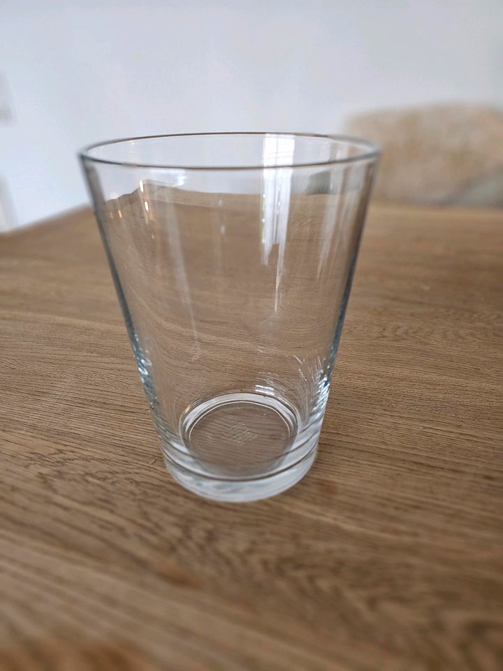 Vase aus Glas in München