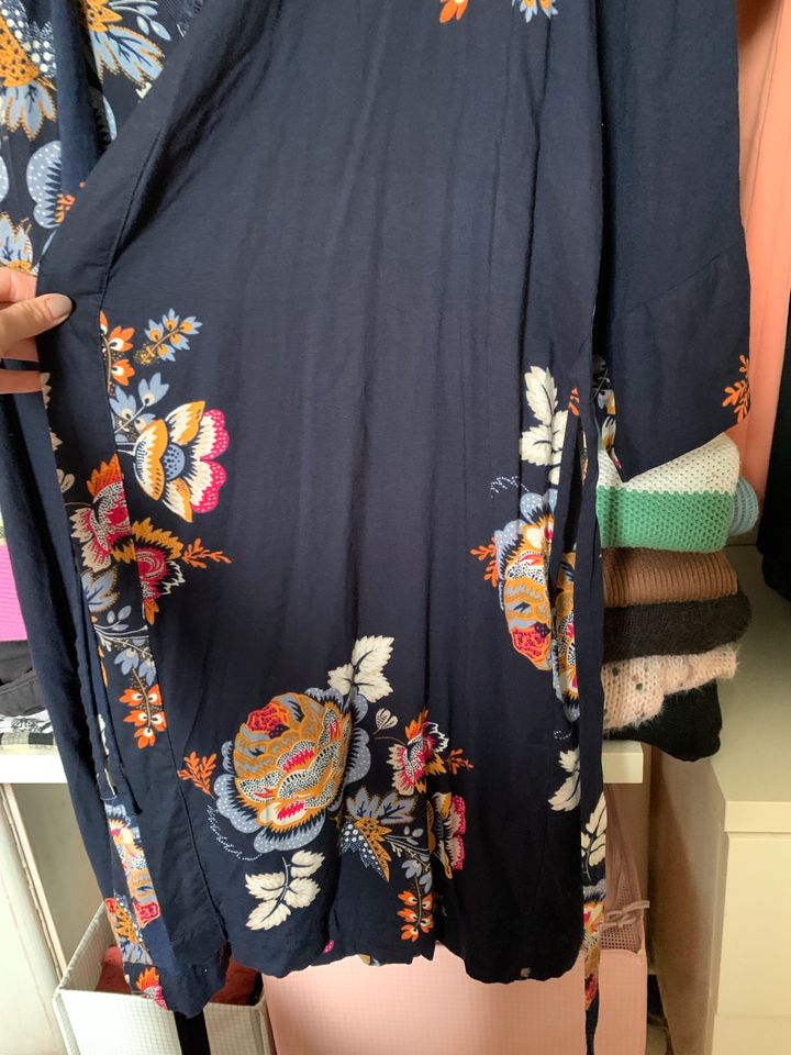 Dunkelblauer Kimono+Kleid Gr.M C&A Lingerie mit Blumen in Aachen