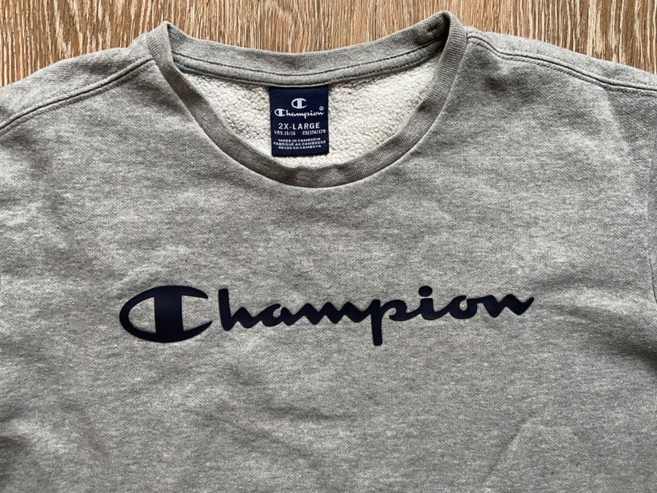 Jungen Sweatshirt CHAMPION, Gr. 176, hellgrau in Buxtehude