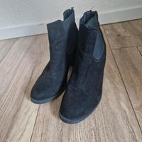Schuhe Gr. 41 Stiefeletten Chelsea Schwarz Absatz H&M Nordrhein-Westfalen - Billerbeck Vorschau