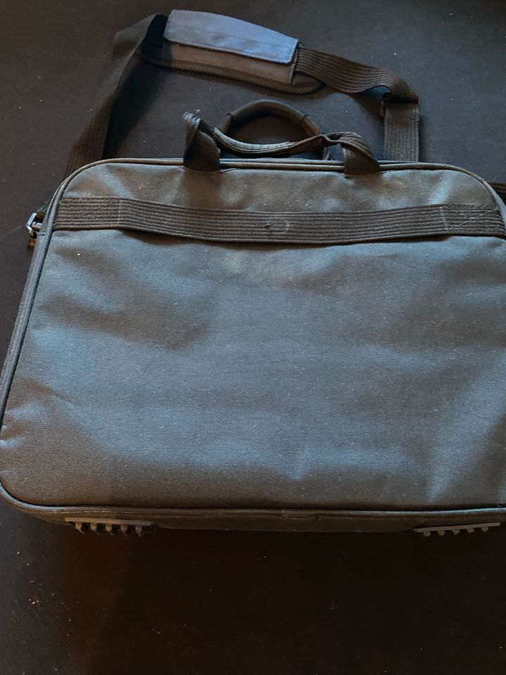 Manhattan Laptop Tasche wie neu in schwarz in Korbach