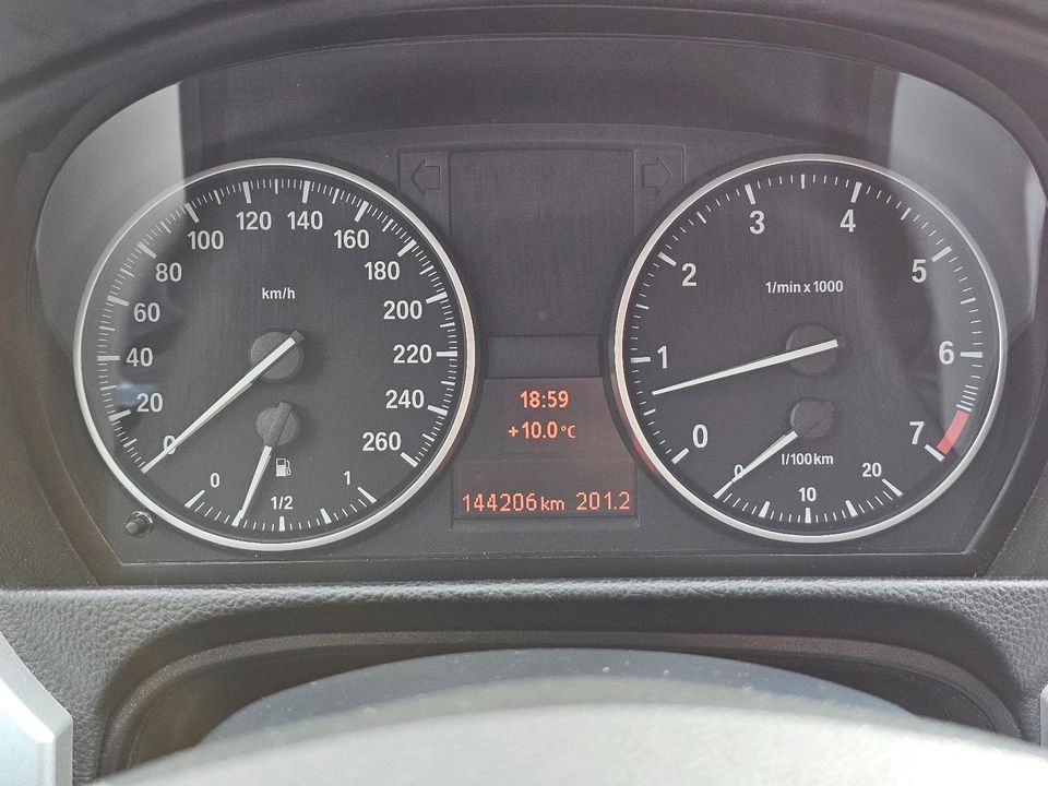 BMW 318i Facelift e90 in Kelkheim