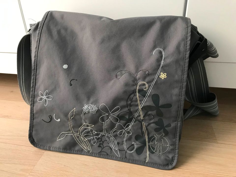 Lässig Wickeltasche in grau in Lorsch