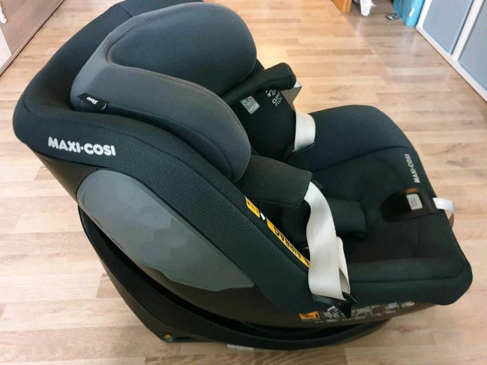 Maxi Cosi Stone Kindersitz+Sitzverkleinerer mit Isofixstation in Salach