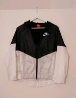 Nike Trainingsjacke in Gr. M für Damen Mitte - Wedding Vorschau