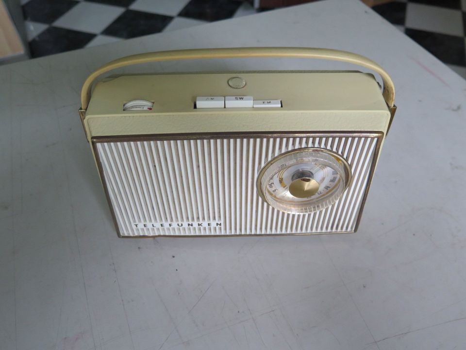 Transistor Radio Telefunken Kavalier Rundskala UKW MW KW in Horgenzell