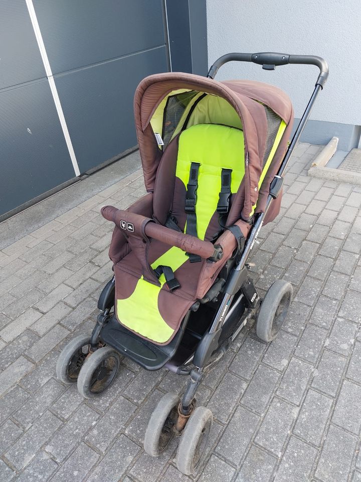 Kinderwagen mit Zubehör in Roding