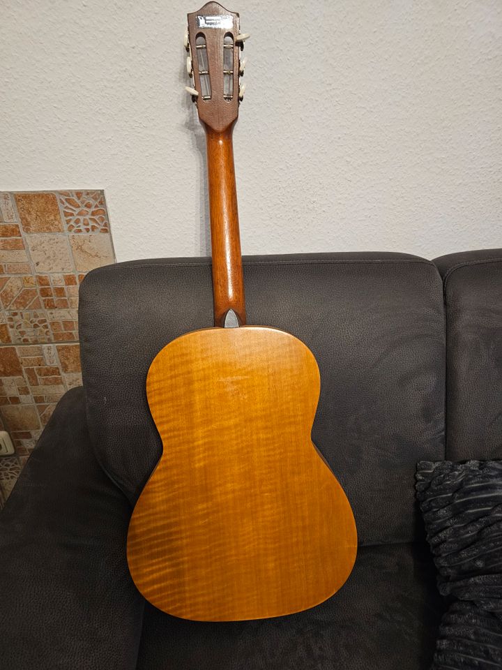 Gitarre klein in Kalbach