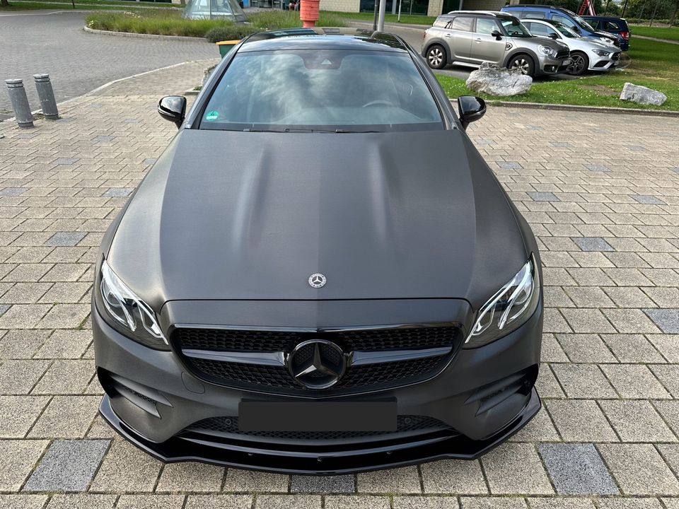 Mercedes-Benz E 220 d Coupe AMG/PANO/Widesc/Comand/20ZOLL in Wuppertal