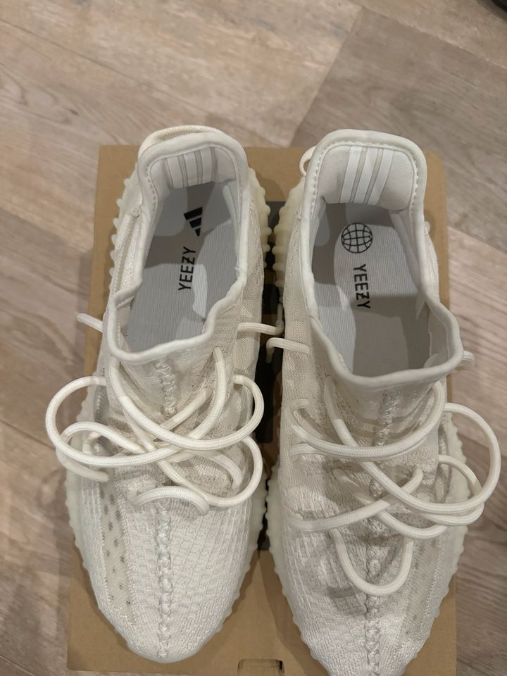 Adidas Yeezy 350 v2 Cream white 46,2/3 in Sommerland