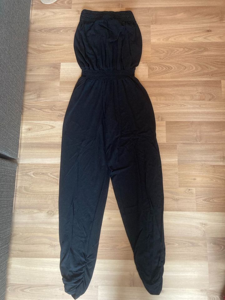 Schwarzer Jumpsuit von Hunkemöller, Größe S in Schönaich