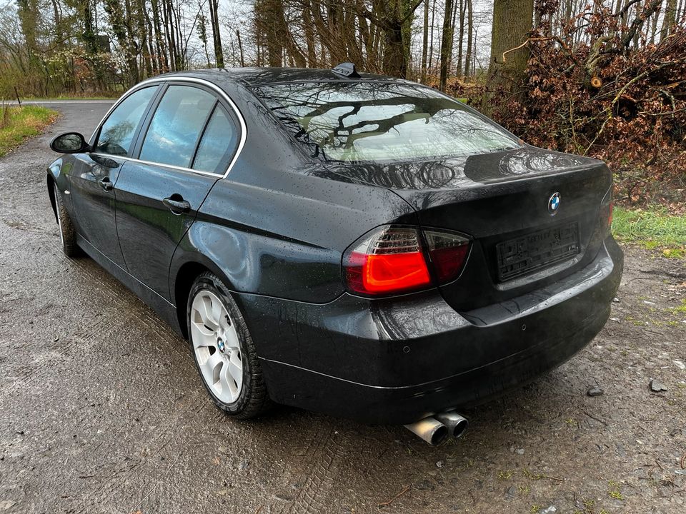 BMW E90 330i in Lahnstein