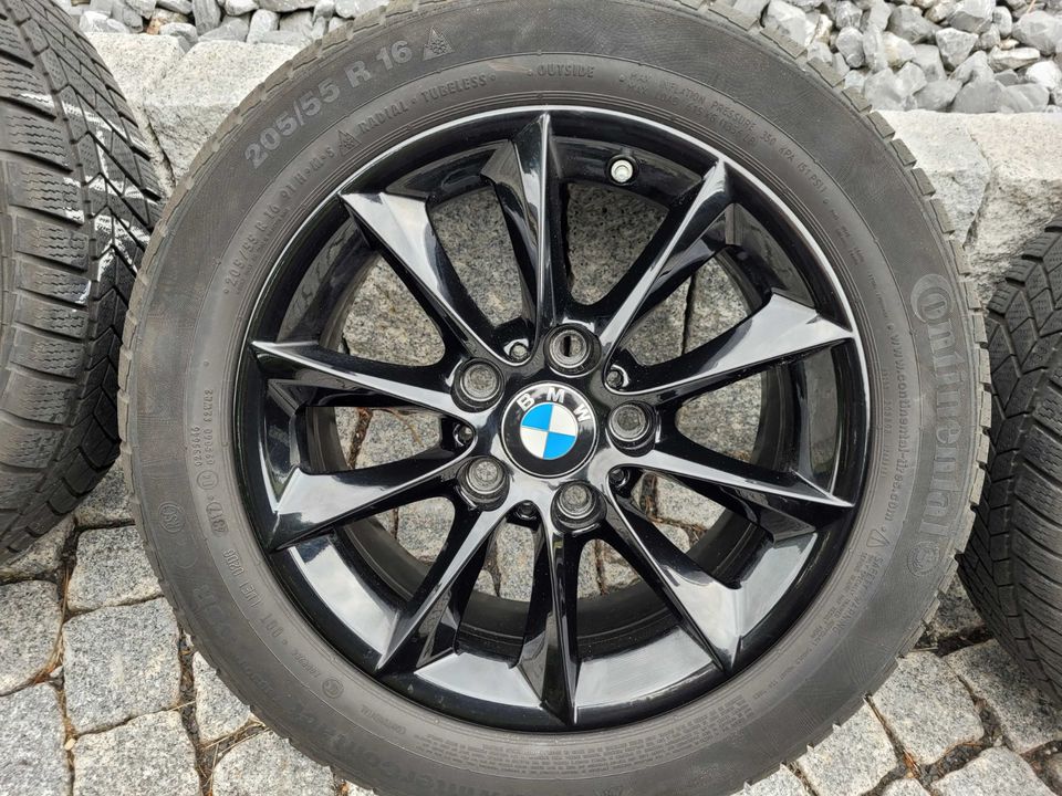 BMW 1er Winterkomplettrad V-Speiche 411 16 Zoll F20 F21 F22 F23 in Göttingen