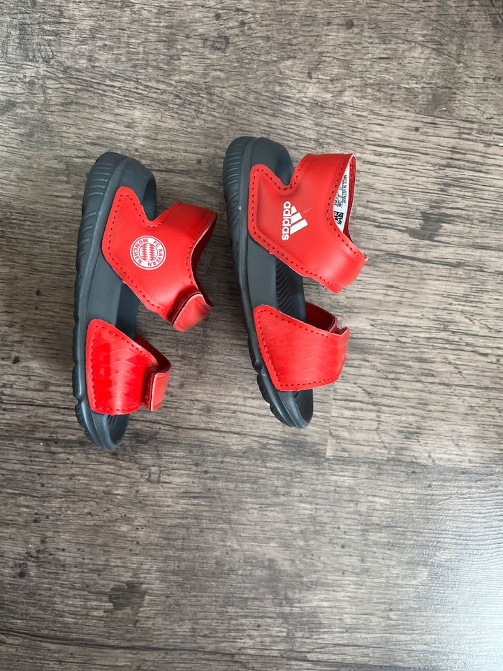 NEU Adidas Baby Sandalen FC Bayern Gr. 19 in Ludwigsburg