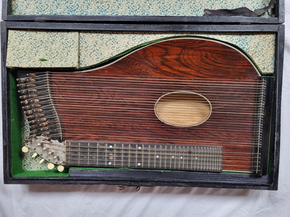 Antikes Saiteninstrument Gitarren Zither orig. Holzkoffer um 1900 in Affalterbach  