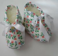 Babyschuhe mit Blümchen  für Neugeborene Gr.17 Neu Hessen - Rödermark Vorschau