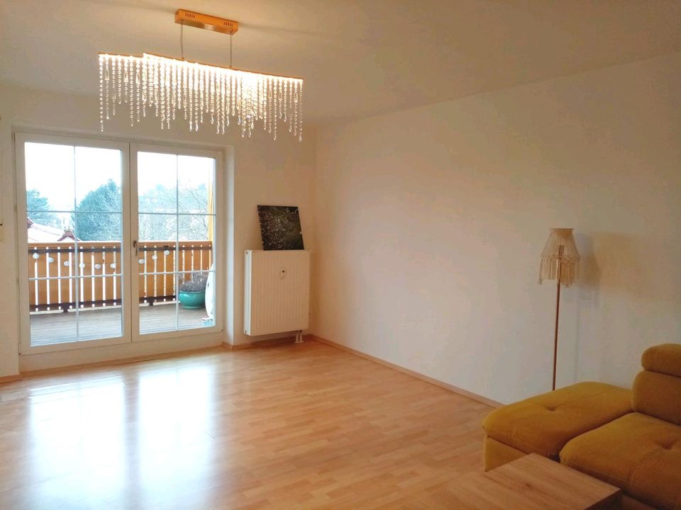 Helle 4-Zimmer-Wohnung mit großzügigen Balkon in Burglengenfeld