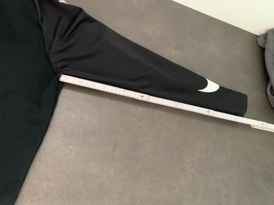 Nike Sportoberbekleidung Größe XXL in Dürrlauingen
