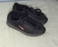 von Nike schicker grauer Velour Sportschuh Größe 36,5 Sachsen-Anhalt - Allstedt Vorschau