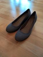 Crocs Pumps mit Keilabsatz Gr 39 Stuttgart - Vaihingen Vorschau