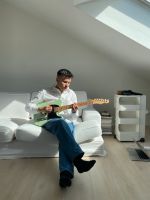 Gitarrenunterricht Gröbenzell + Umgebung (Hausbesuch) Bayern - Gröbenzell Vorschau