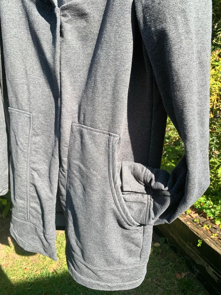 Gr 40 Tchibo Graue Sweatjacke mit oversized Kapuze in Buchholz in der Nordheide