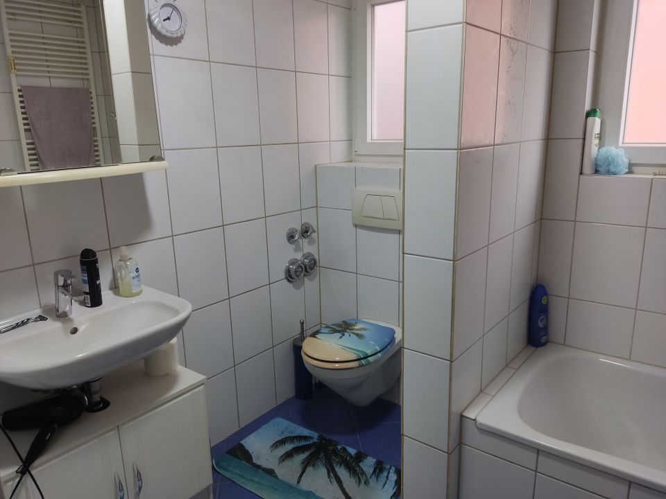 Schöne helle 4 Zimmerwohnung mit Tageslichtbad, 90qm² von privat in Eppelheim