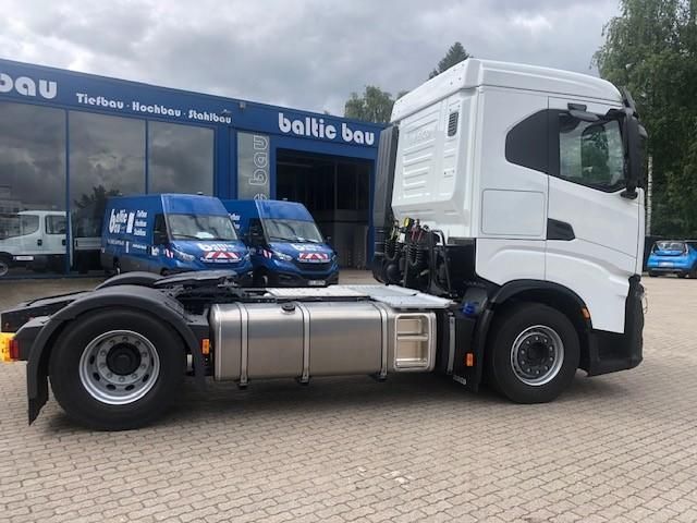 Iveco AS440X49T/P ON S-Way 357 kW (485 PS), Automatik in Kiel