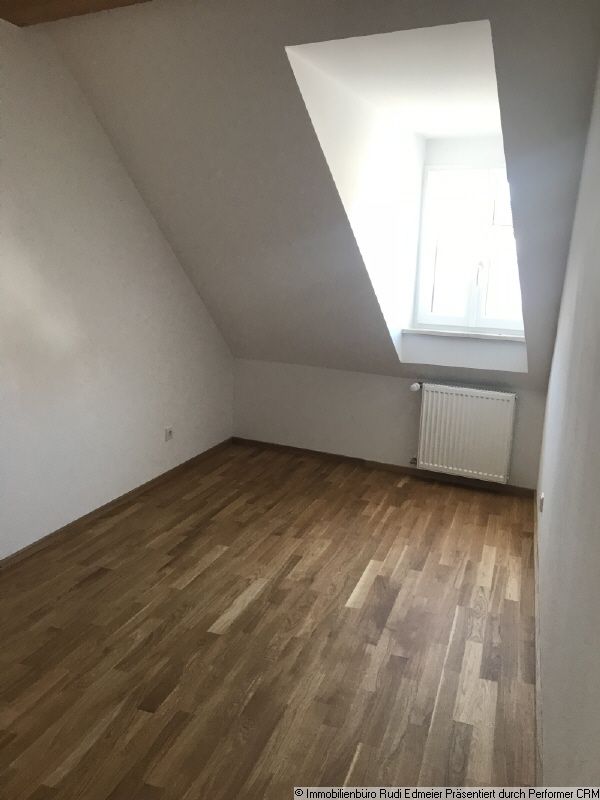 Sehr schöne 4 Zimmer Wohnung mit EBK und Balkon in Deggendorf