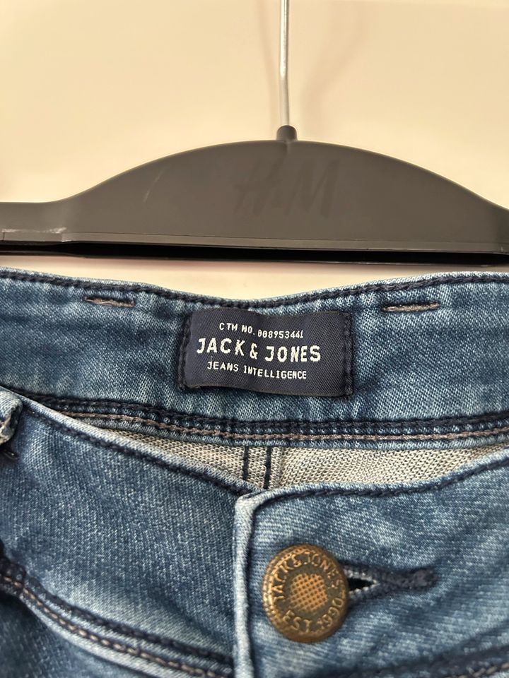 Jack&Jones Regular Fit Shorts Größe M in Lohne (Oldenburg)