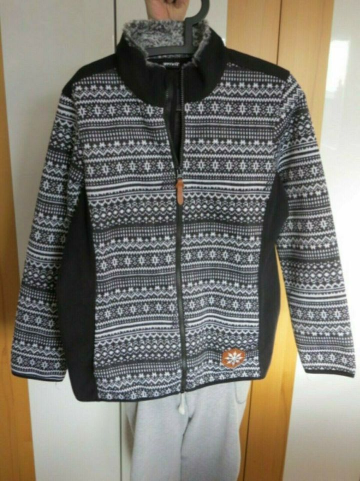 Sweatjacke mit Pelz neu Gr. M in Donaueschingen