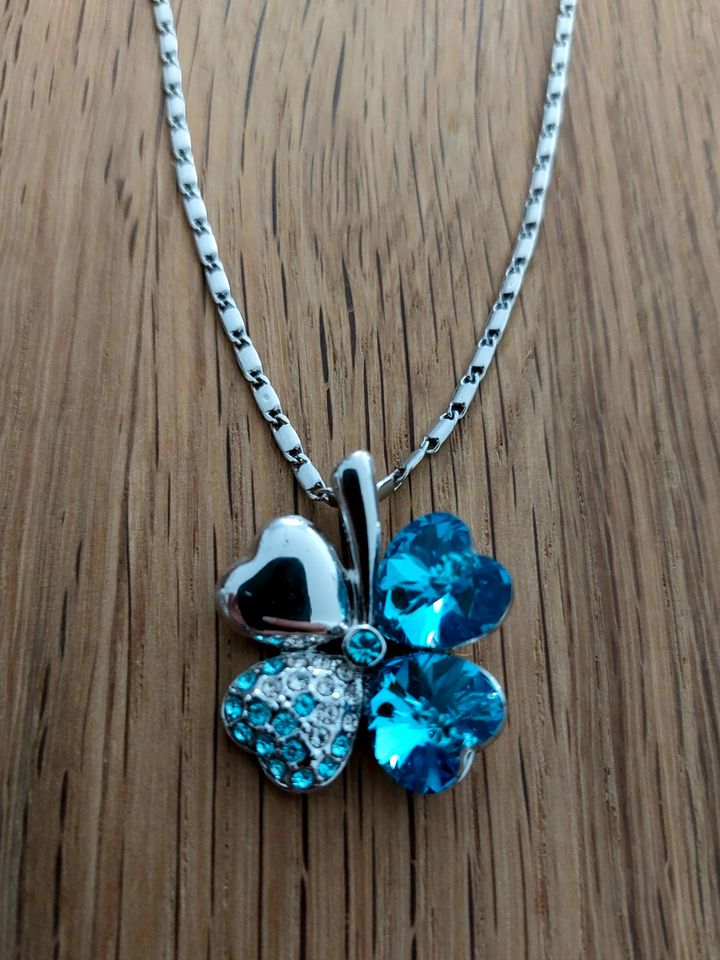 Halskette Kleeblatt silber/blau in Colbitz
