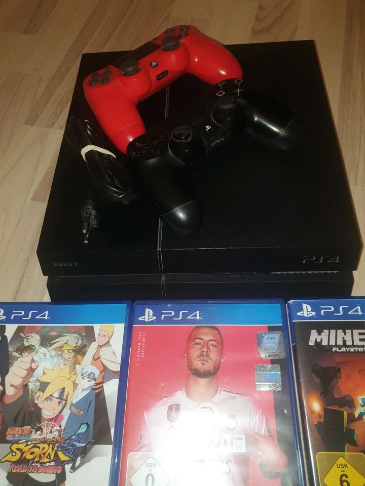 Playstation 4 mit 2 Controller und 6 Spiele in Neuenrade