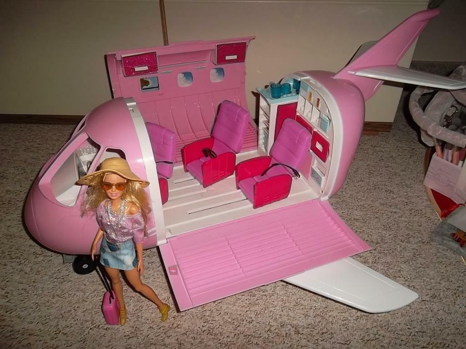 Neuwertiger Barbie Glamour Jet DMR 53 inklusive einer Barbie in Frohburg