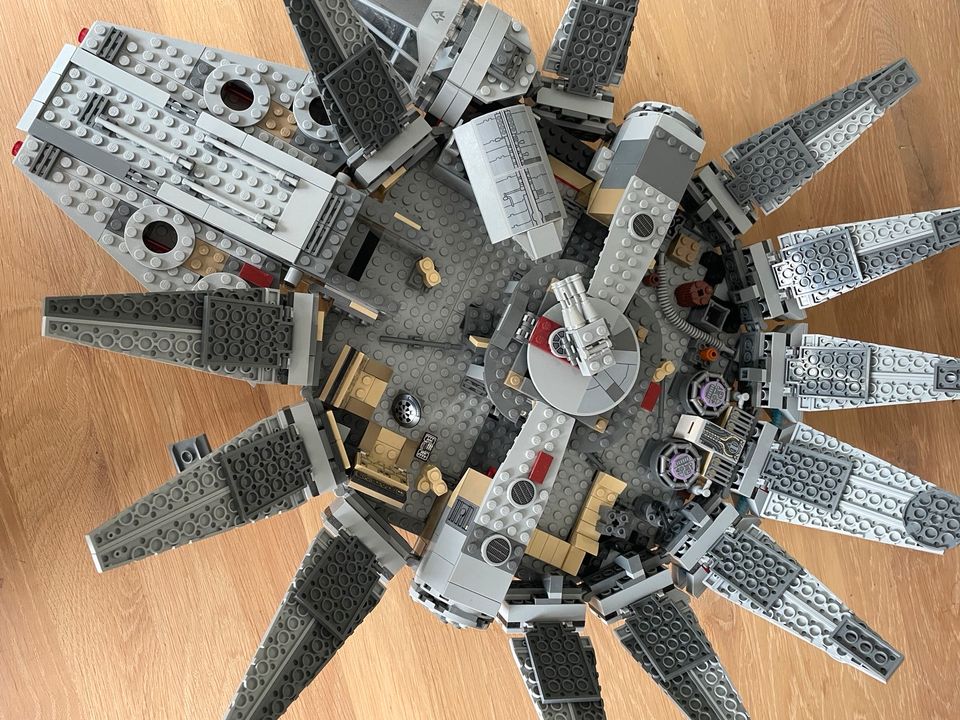Lego StarWars 75105 Millennium Falke / Falcon in Plaidt