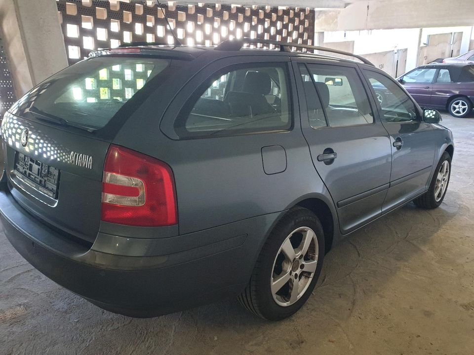 Skoda Octavia 1,6 FSI Ambientepure.bj 12.2006, TÜV bis Mai 2026 in Hamburg