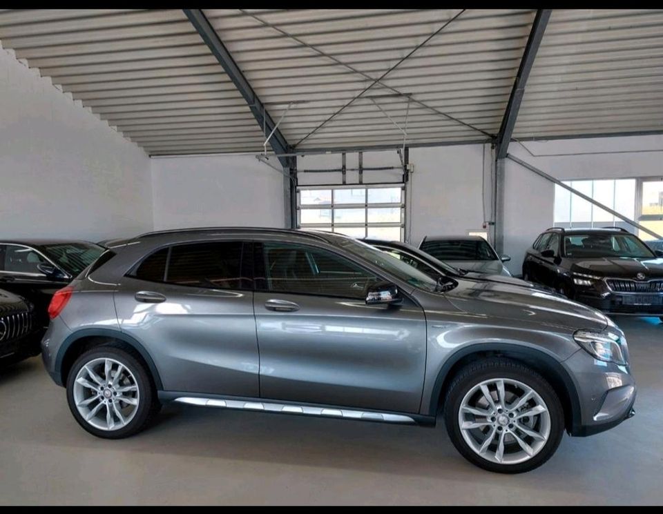 Mercedes GLA 250 4Natic DCT Exklusivpaket, Navi in Groß-Umstadt