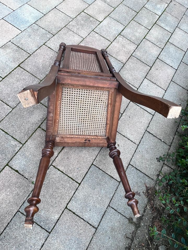 alter Stuhl, anitik - Antiquität Wiener Geflecht braun in Bayrischzell