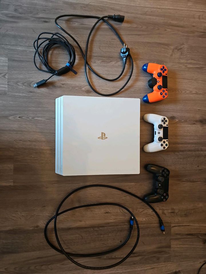 PS4 PRO Weiß + 3 Controller und scuffpanels ink. 4m ladekabel in Dinslaken