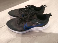 Nike Schuhe schwarz blau sehr guter Zustand Rheinland-Pfalz - Waldweiler Vorschau