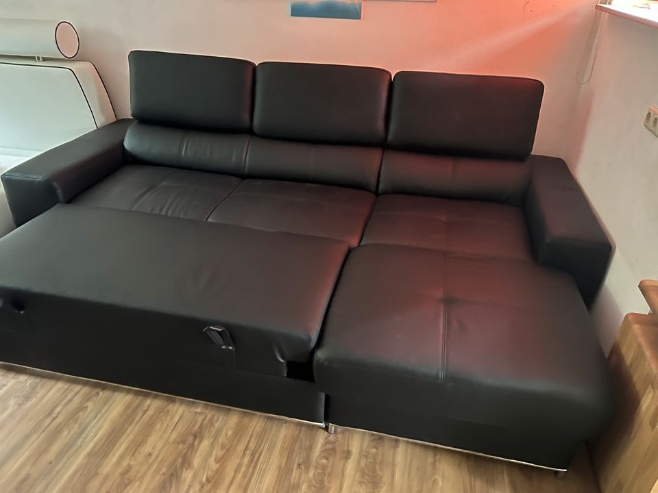 Leder Couch schwarz mit schlaffunktion VB in Reinheim