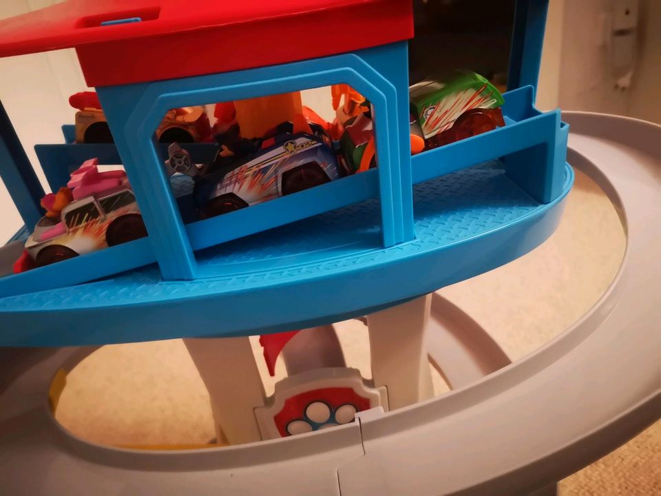 PAW Patrol Station Adventure Bay Spielset mit 7 Metallfahrzeug in Wittorf