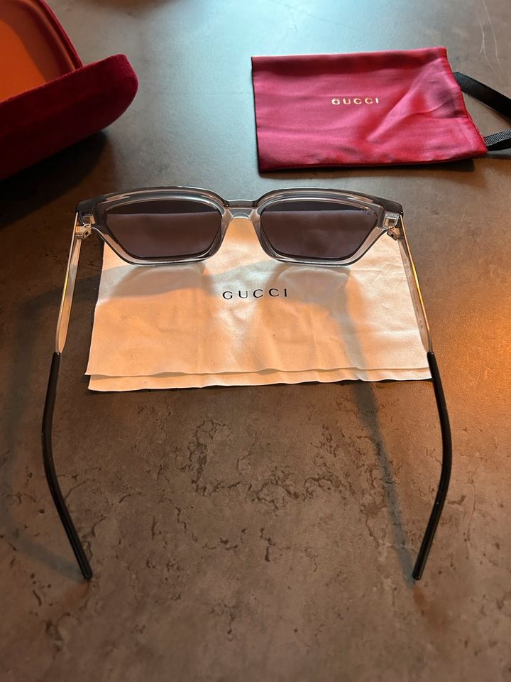 Gucci Sonnenbrille Neuwertig in Bad Endbach