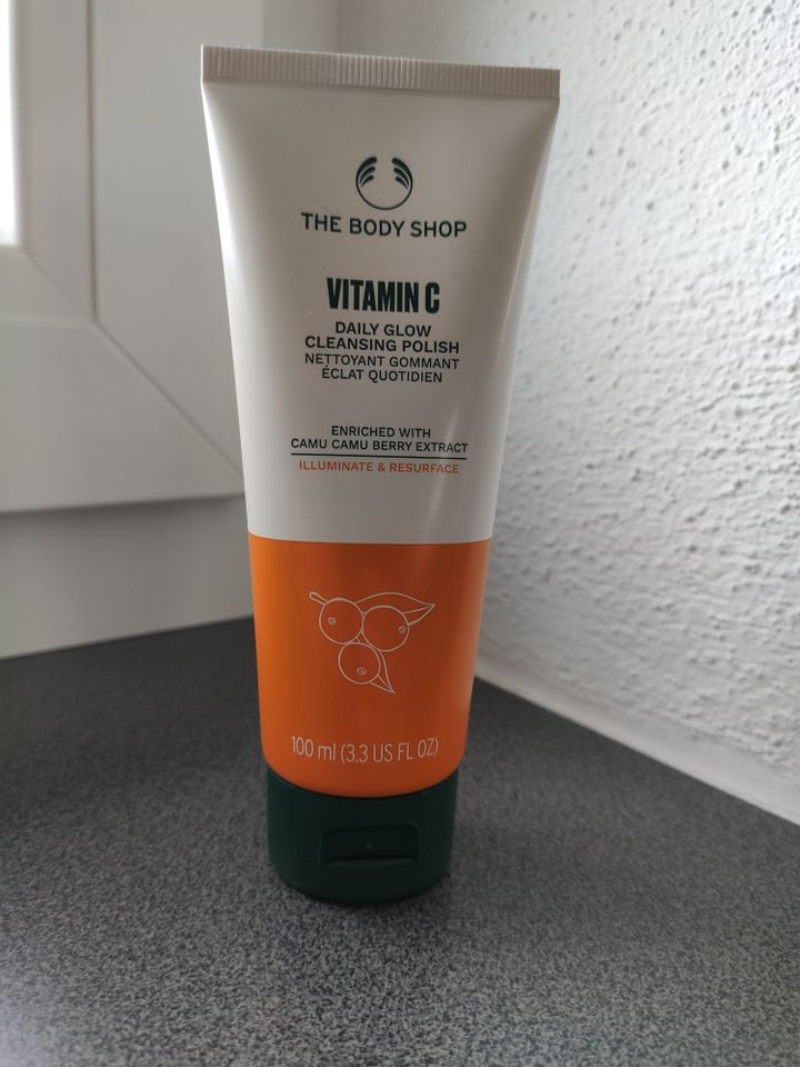 Body Shop Vitamin C Daily Glow Cleansing Polish Peeling - NEU in Aholfing