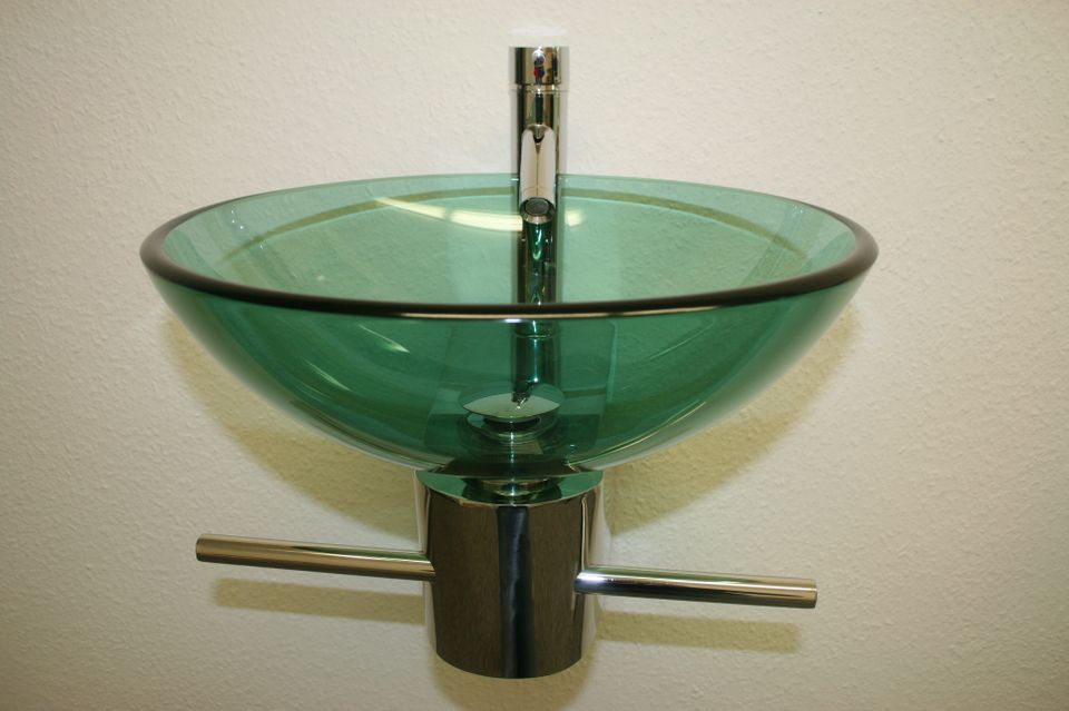 5 Waschbecken aus Glas Aufsatzbecken mit Wandkonsole für Gäste WC in Grevenbroich