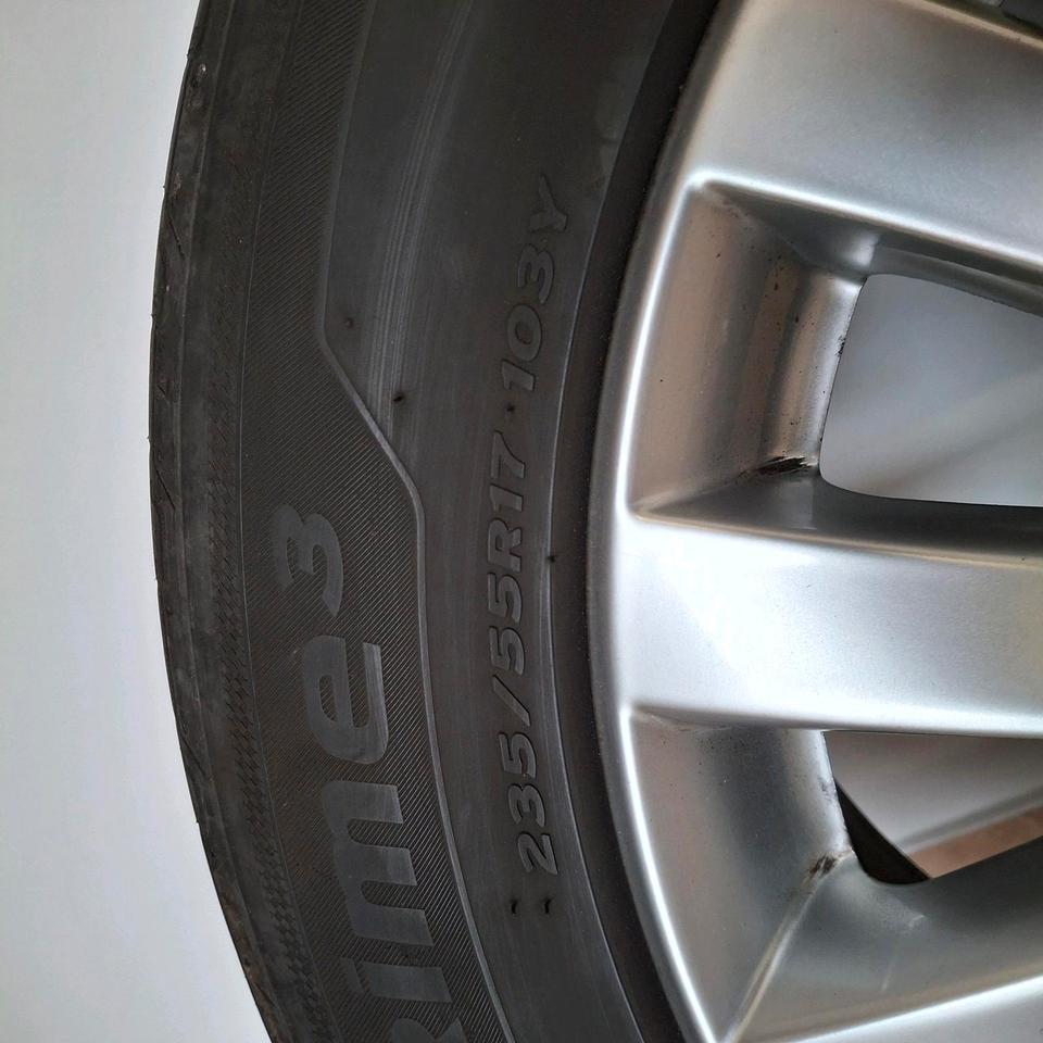 4x Original VW 17 Zoll Sommer Alu Felgen 235 55R17 in Bippen