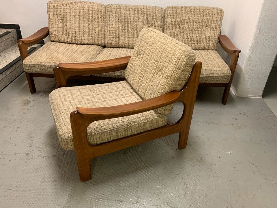 Mid Century Skandinavische Teakholz Sitzgruppe Sofa & 1 Sessel in Albstadt