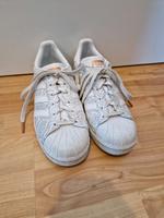 Adidas Sneaker Superstar Größe 40 weiß Schlangen Muster Nordrhein-Westfalen - Ense Vorschau