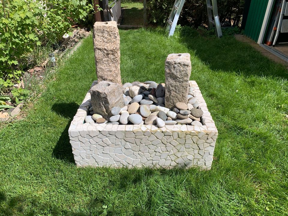 Quellstein Gartenbrunnen Brunnen in Stuttgart